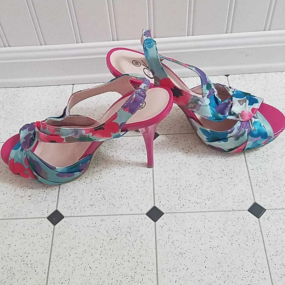 Heels - Picture 7 of 7